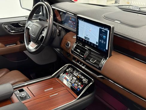 Certified 2023 Lincoln Navigator L Reserve AWD/4WD image 13