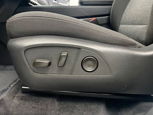 Used 2025 GMC Acadia Elevation image 10