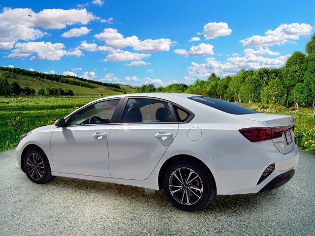 Used 2023 Kia Forte LXS FWD image 4