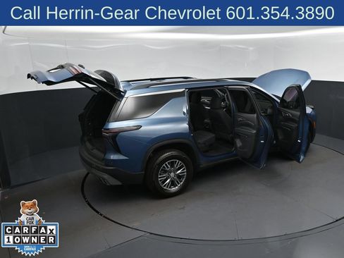 Used 2025 Chevrolet Traverse LT FWD image 49