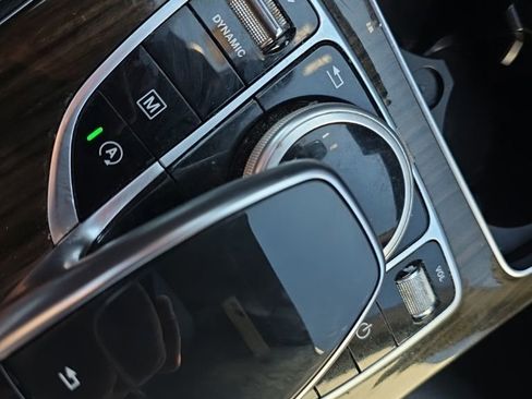 Used 2018 Mercedes-Benz GLC 300 4MATIC image 28