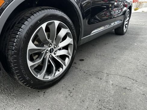 Certified 2025 Lincoln Aviator Reserve image 12