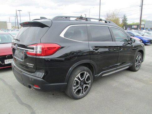 Used 2023 Subaru Ascent Limited image 3