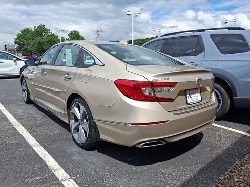 Used 2020 Honda Accord Touring image 4