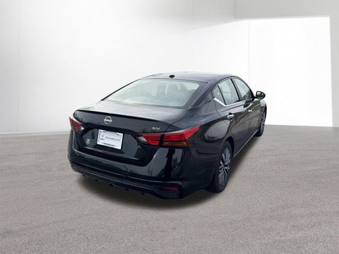Used 2024 Nissan Altima 2.5 SV FWD image 4