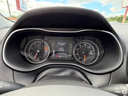 Used 2019 Jeep Cherokee Latitude Plus AWD/4WD image 34