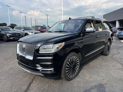 Certified 2020 Lincoln Navigator Black Label w/ Cargo Convenience Package AWD/4WD image 3