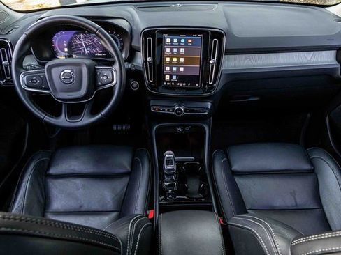 Used 2024 Volvo XC40 B5 Plus w/ Climate Package image 19