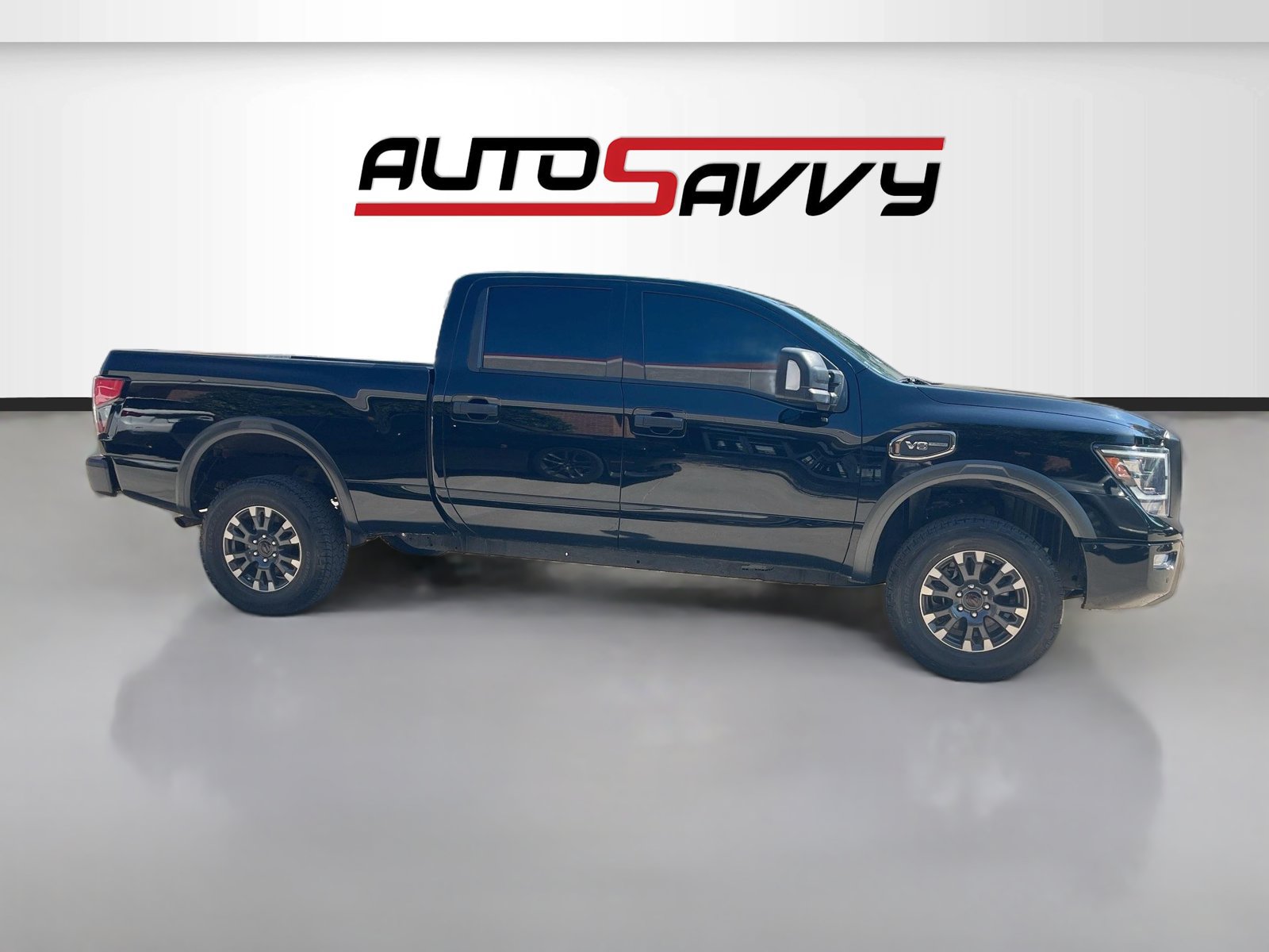 Used 2024 Nissan Titan PRO-4X w/ Pro-4x Convenience Package AWD/4WD image 8