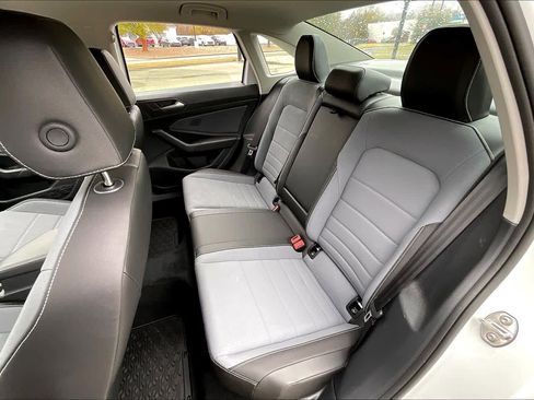 Used 2025 Volkswagen Jetta SE image 19