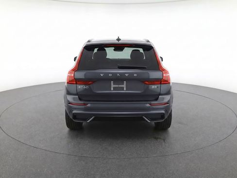 Used 2022 Volvo XC60 B5 R-Design AWD/4WD image 7