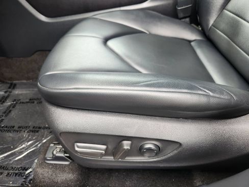 Used 2023 Toyota Highlander XLE AWD/4WD image 13
