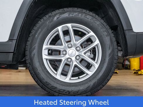 Used 2023 Jeep Grand Cherokee Laredo w/ Luxury Tech Group I image 9