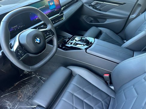 Used 2026 BMW 530i w/ Premium Package RWD image 11
