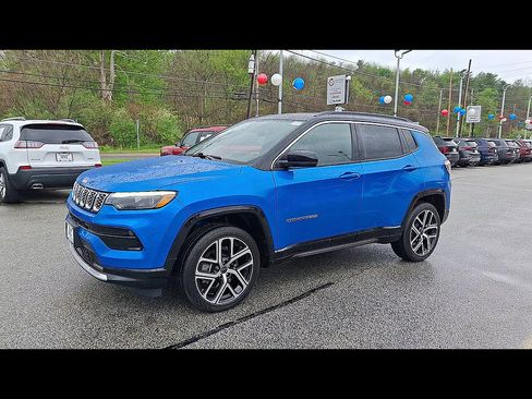 Certified 2025 Jeep Compass Limited w/ Elite Group AWD/4WD image 4