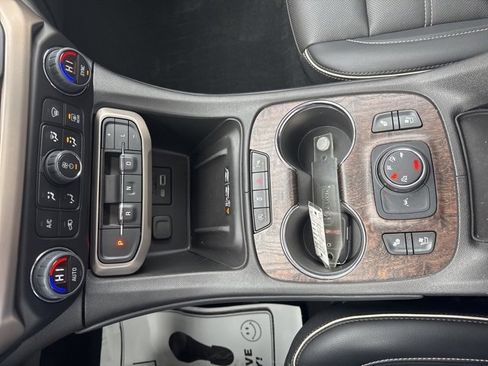 Used 2023 GMC Acadia Denali image 24