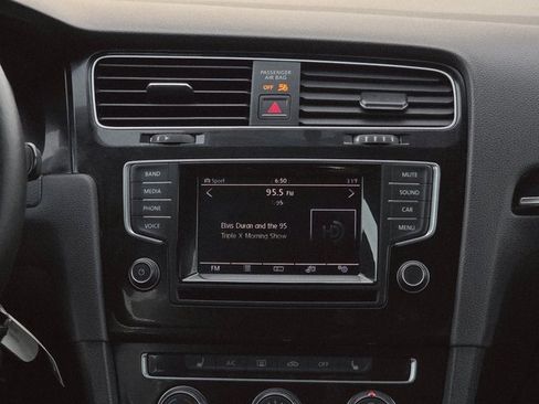 Used 2015 Volkswagen GTI SE image 20