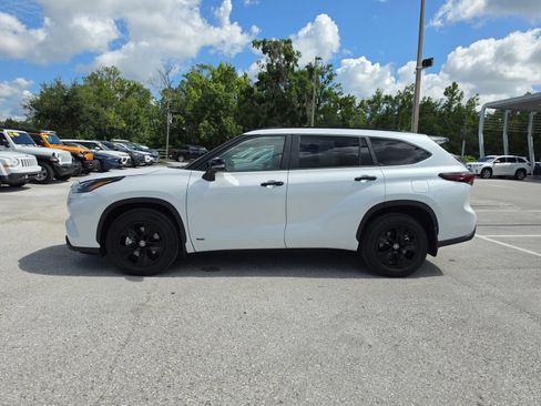 Used 2025 Toyota Highlander XLE AWD/4WD image 9