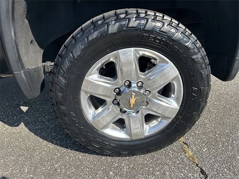 Used 2023 Chevrolet Silverado 2500 LTZ image 19