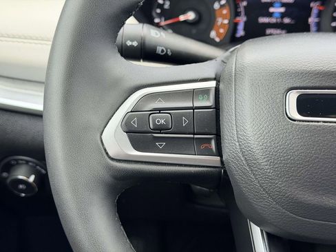 Used 2025 Jeep Compass Limited image 8