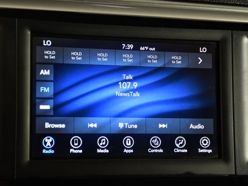 Used 2020 Chrysler Pacifica Touring-L FWD image 27