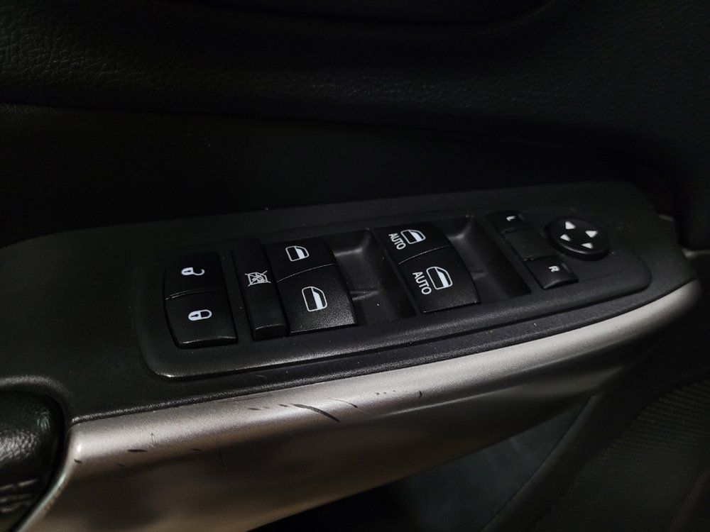 Used 2019 Jeep Cherokee Latitude Plus w/ Cold Weather Group AWD/4WD image 27