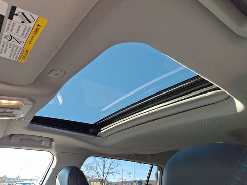 Certified 2024 Toyota Highlander XLE image 15