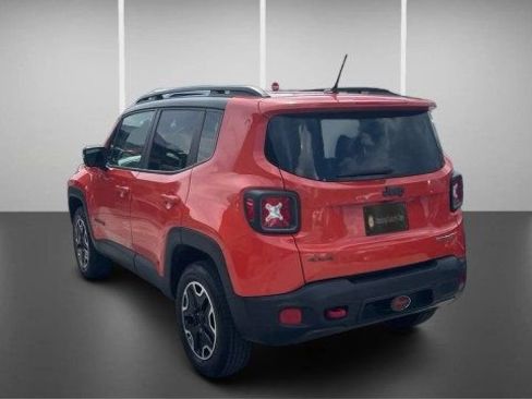 Used 2017 Jeep Renegade Trailhawk w/ Premium Trailhawk Package AWD/4WD image 9