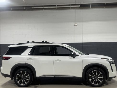New 2026 Nissan Pathfinder Platinum w/ Cargo Package AWD/4WD image 5