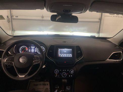 Used 2019 Jeep Cherokee Latitude w/ Popular Appearance Group AWD/4WD image 12