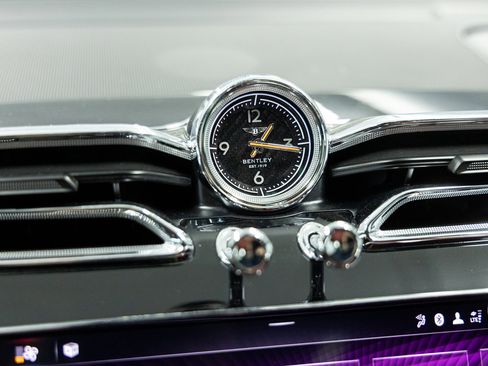 Used 2021 Bentley Bentayga image 28