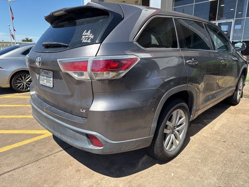 Used 2014 Toyota Highlander LE FWD image 3