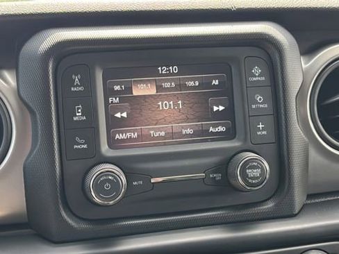 Used 2020 Jeep Wrangler Sport AWD/4WD image 14
