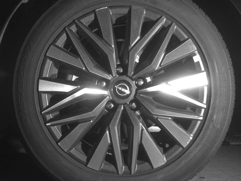 Used 2025 Nissan Altima 2.5 SV FWD image 9