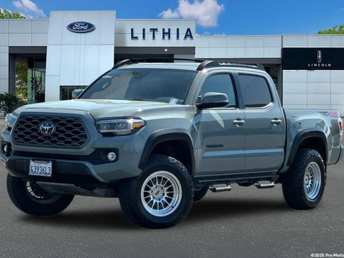 Used 2022 Toyota Tacoma TRD Off-Road w/ TRD Premium Off Road Package image 1