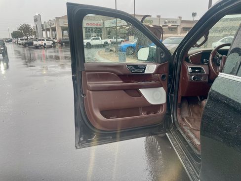 Used 2018 Lincoln Navigator Black Label AWD/4WD image 12