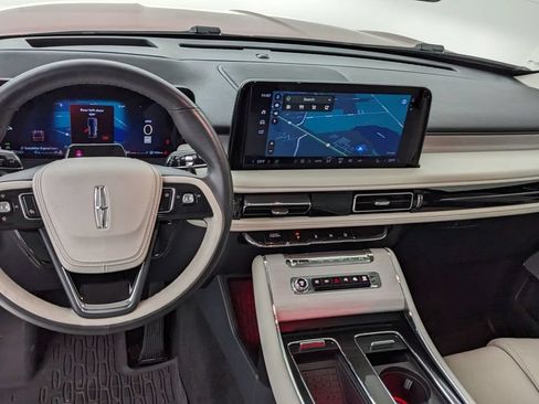 Used 2025 Lincoln Aviator Reserve w/ Luxury Package AWD/4WD image 4
