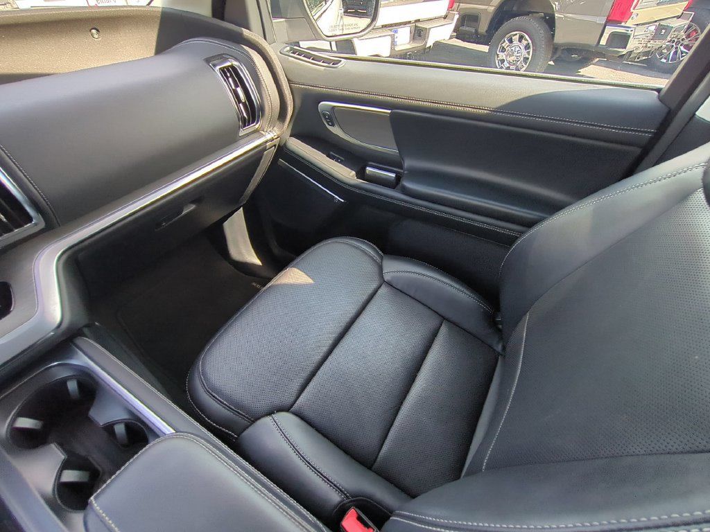 Used 2025 Ford Expedition Max Platinum AWD/4WD image 19