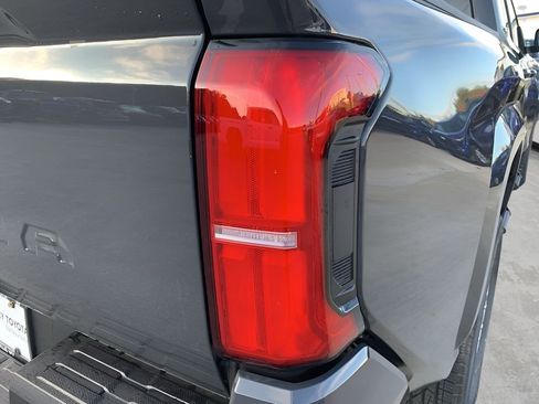 Used 2025 Toyota Tacoma SR5 AWD/4WD image 29