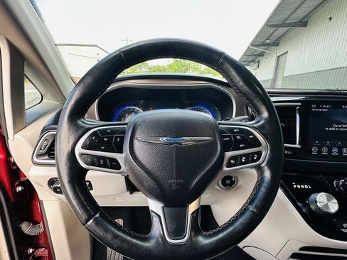 Used 2019 Chrysler Pacifica Touring-L w/ Advanced Safetytec Group FWD image 17