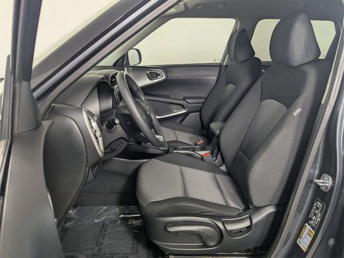 Used 2023 Kia Soul LX image 12