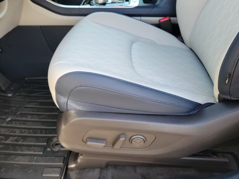 New 2026 Kia Carnival EX FWD image 5