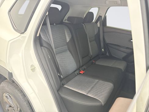 Used 2023 Nissan Rogue SV image 17