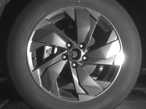 Used 2024 Nissan Rogue SV AWD/4WD image 12