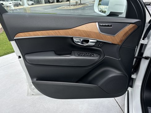 Used 2023 Volvo XC90 B6 Plus AWD/4WD image 14