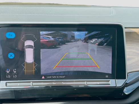 Certified 2024 Volkswagen Atlas SE w/ Panoramic Sunroof Package FWD image 13