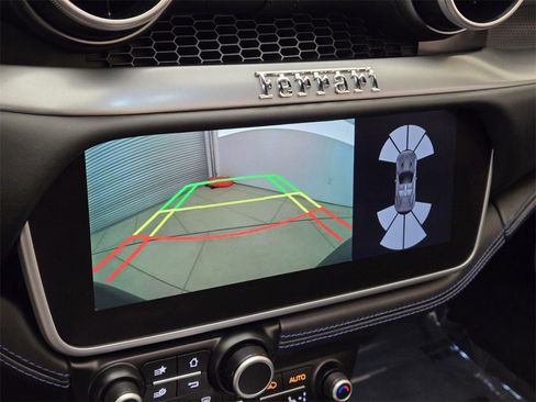 Used 2019 Ferrari Portofino image 39