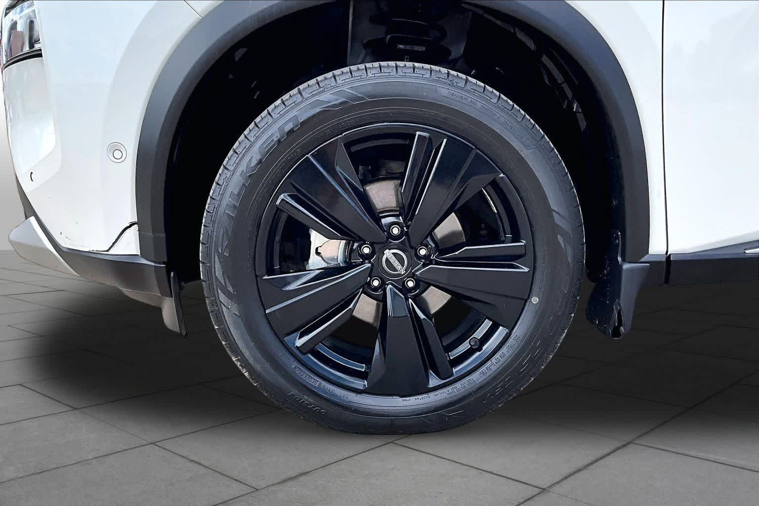 Used 2023 Nissan Rogue Platinum w/ Platinum Premium Package FWD image 10