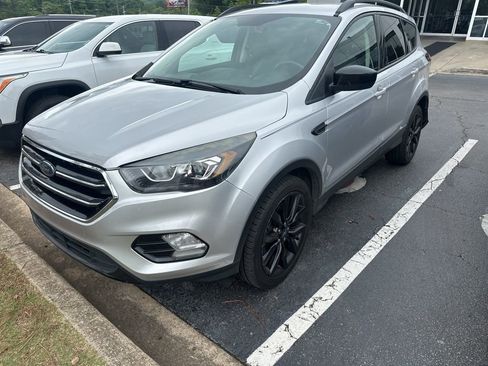 Used 2019 Ford Escape SE FWD image 1