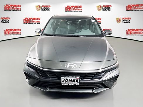 Certified 2025 Hyundai Elantra SE FWD image 11